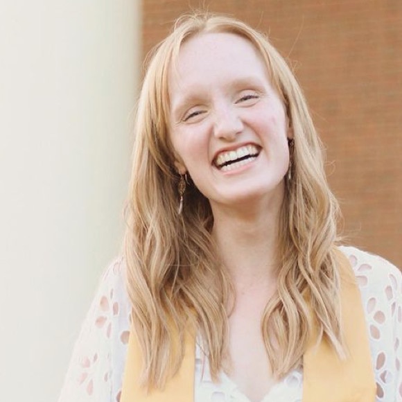 Meet your Posher, Larisa - Picture 1 of 1